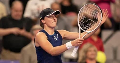 Swiatek and Krejcikova vie for WTA Finals semifinal spot